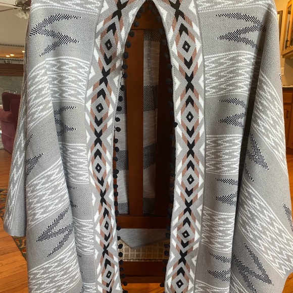 Boho print “Over the Shoulder” Poncho - Picture 4 of 4